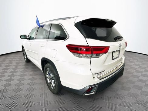 Used 2018 Toyota Highlander Limited Platinum AWD/4WD image 10