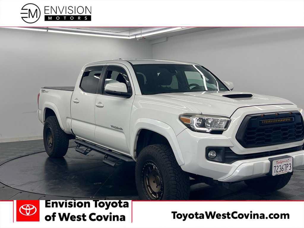 Used 2018 Toyota Tacoma TRD Sport w/ Technology Package RWD image 3