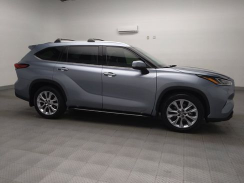 Used 2020 Toyota Highlander Limited image 11