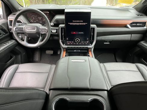 Used 2025 GMC Yukon XL Denali AWD/4WD image 12