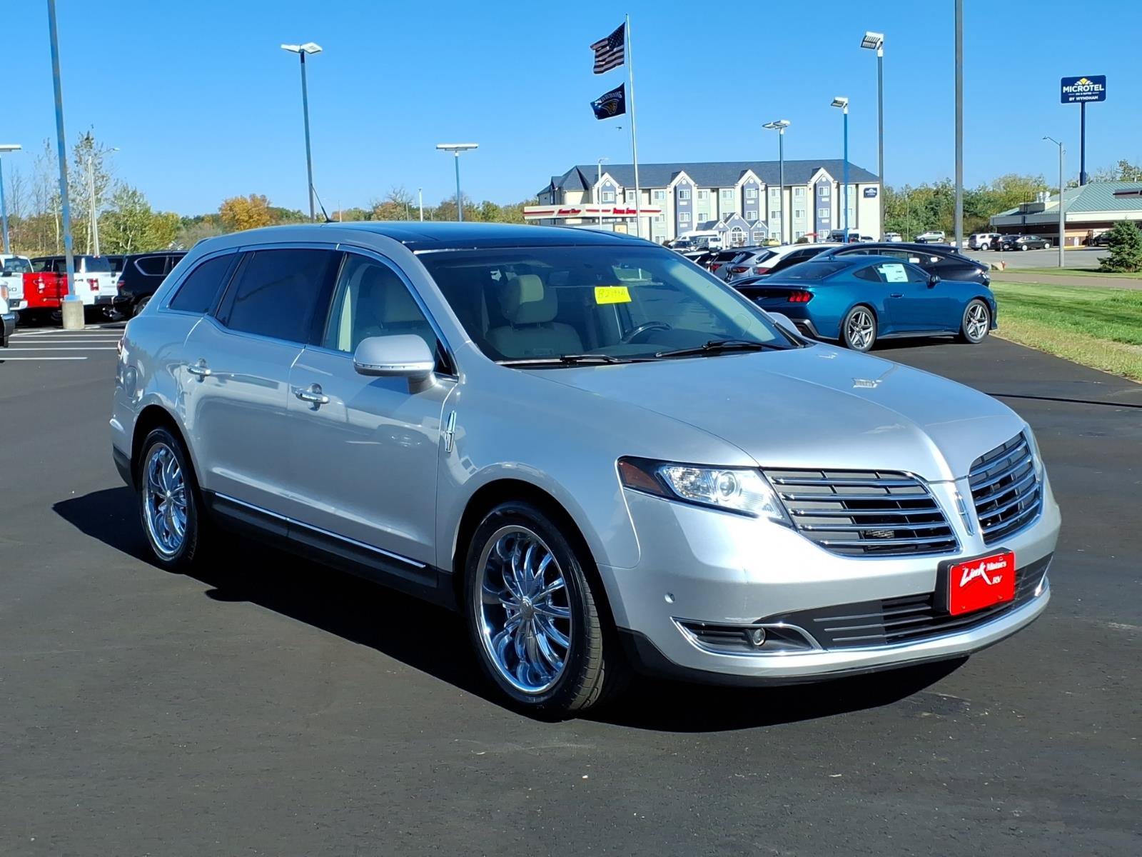 Used 2017 Lincoln MKT AWD w/ Technology Package image 8
