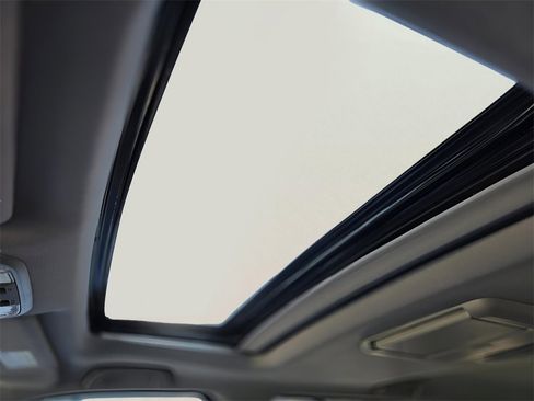 Used 2015 Honda Pilot Touring image 16