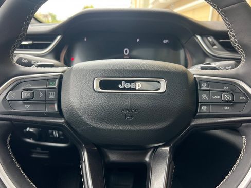Used 2023 Jeep Grand Cherokee Altitude AWD/4WD image 23