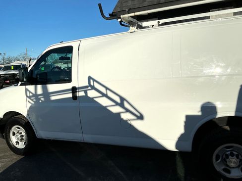 Used 2020 Chevrolet Express 3500 w/ Driver Convenience Package image 27