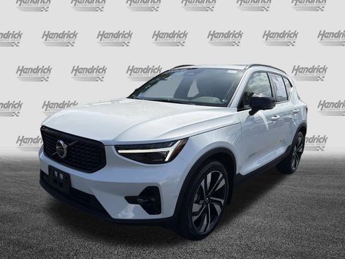 Certified 2023 Volvo XC40 B5 Ultimate w/ Protection Package Premier AWD/4WD image 5