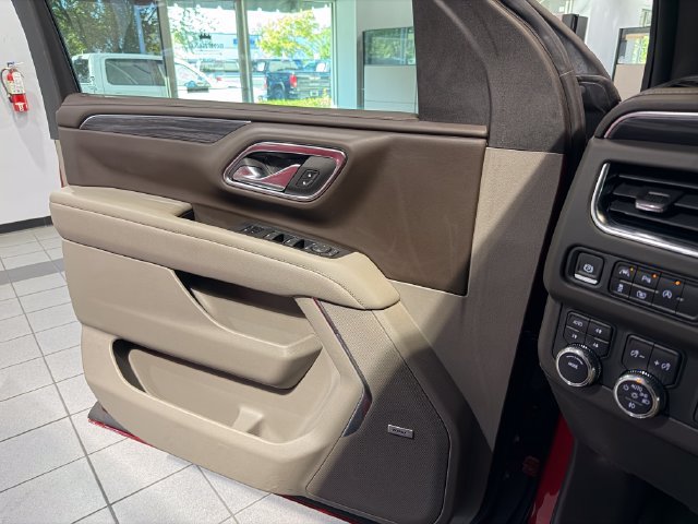 Used 2024 GMC Yukon XL SLT w/ SLT Luxury Package AWD/4WD image 27