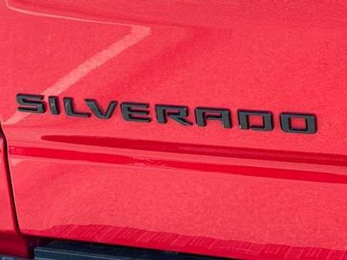 Used 2022 Chevrolet Silverado 1500 Custom w/ LPO, Dark Essentials Package AWD/4WD image 17
