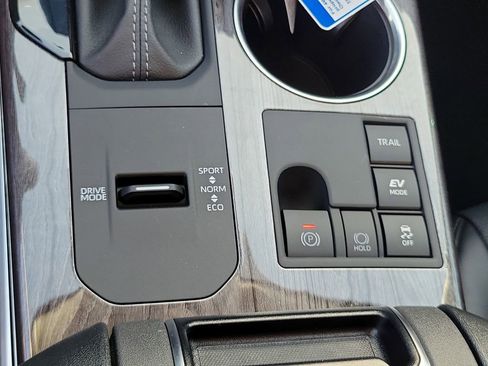 New 2025 Toyota Highlander Platinum image 25