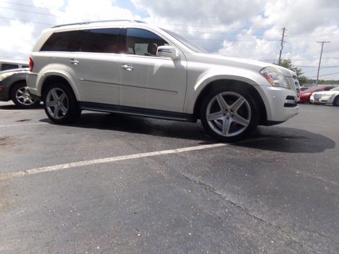 Used 2011 Mercedes-Benz GL 550 4MATIC image 5