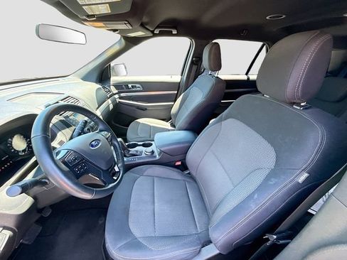 Used 2018 Ford Explorer XLT AWD/4WD image 26