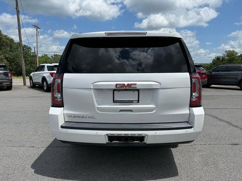 Used 2019 GMC Yukon XL SLT w/ Open Road Package AWD/4WD image 4