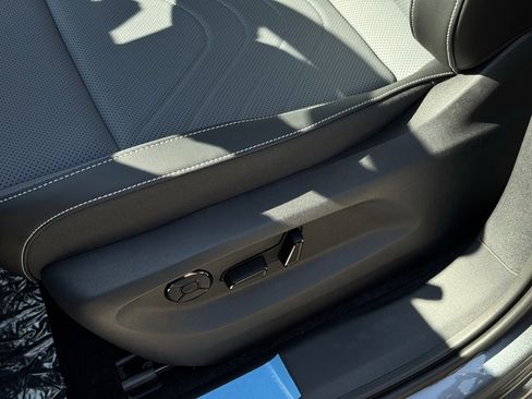 New 2025 Volkswagen Tiguan SE image 21