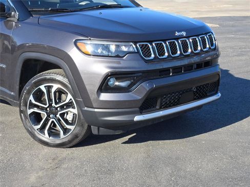 Used 2024 Jeep Compass Limited image 2