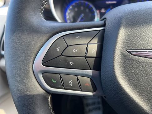 Used 2024 Chrysler Pacifica Limited FWD image 22