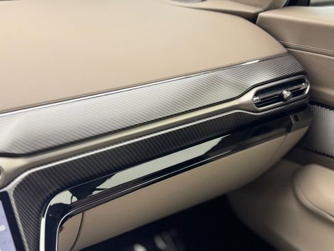 Used 2025 Aston Martin V8 Vantage Coupe image 17