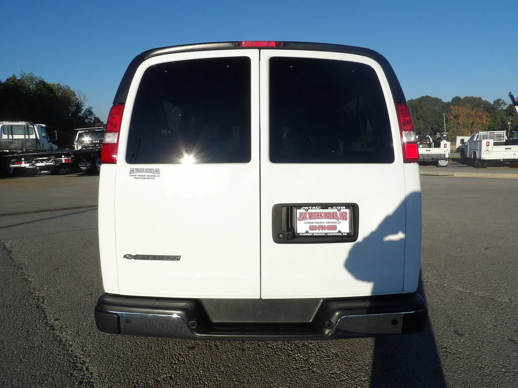 Used 2025 Chevrolet Express 3500 LT w/ LT Preferred Equipment Group RWD image 6