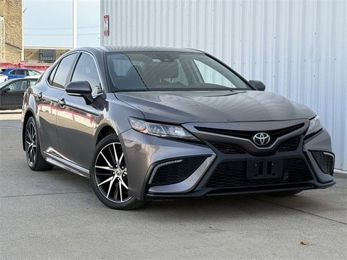Used 2024 Toyota Camry SE image 2