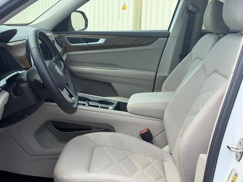 Used 2026 Volkswagen Atlas SE FWD image 19