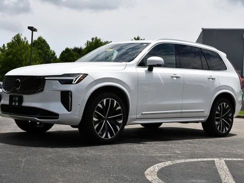 Used 2025 Volvo XC90 B6 Plus AWD/4WD image 3