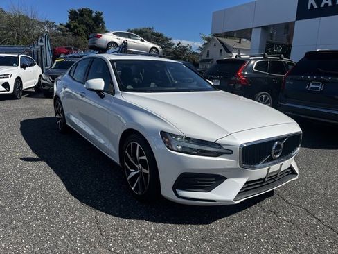 Used 2019 Volvo S60 T6 Momentum image 1