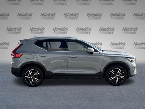 Used 2025 Volvo XC40 B5 Core image 10