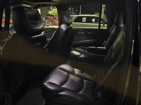 Used 2019 Cadillac Escalade ESV Platinum AWD/4WD image 9