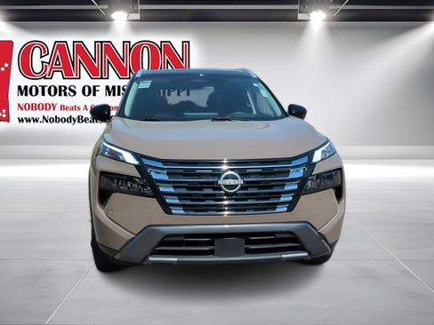 Used 2025 Nissan Rogue SL w/ Tech Package image 2