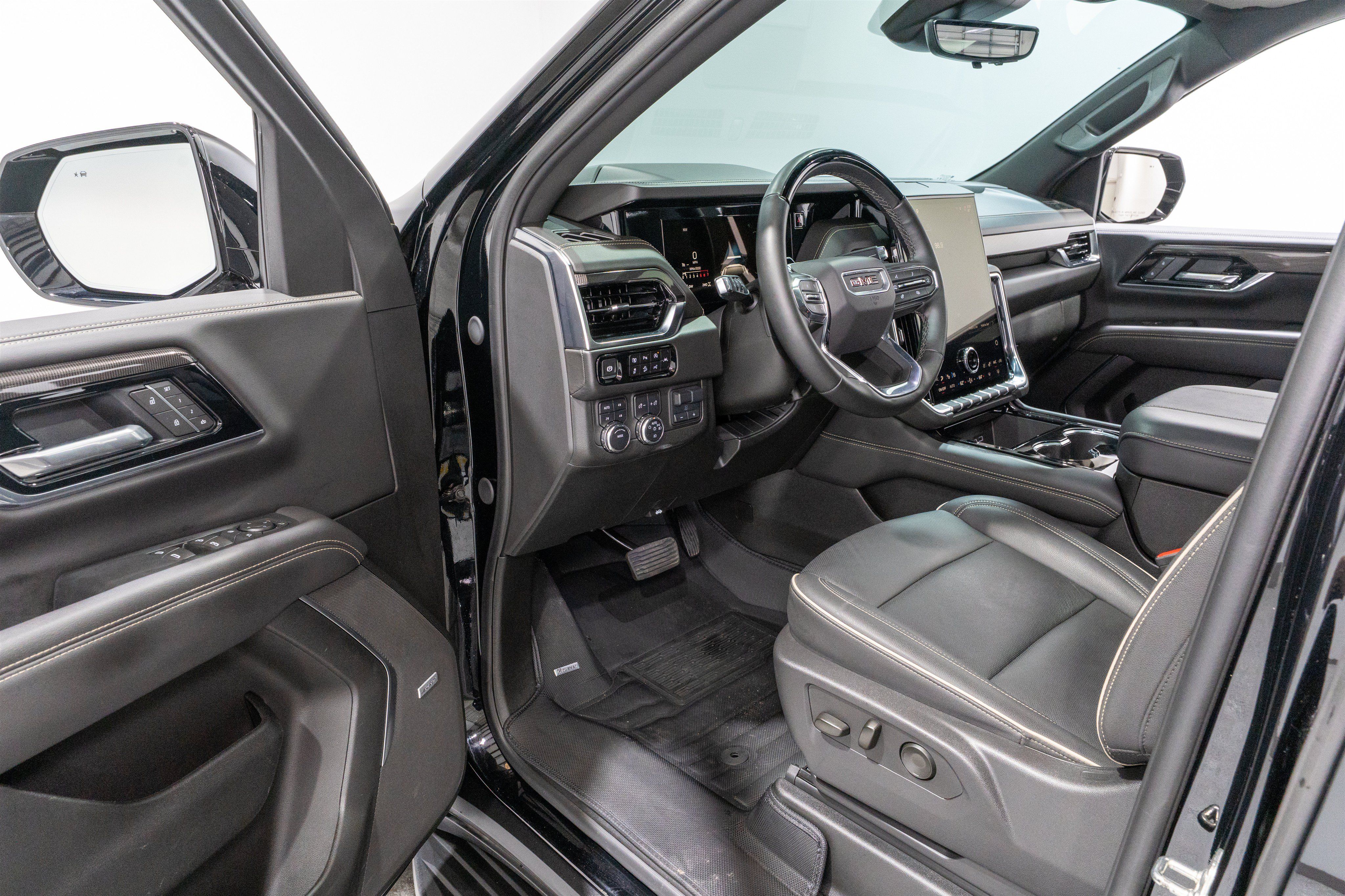 Used 2025 GMC Yukon XL Elevation w/ Elevation Premium Package AWD/4WD image 12
