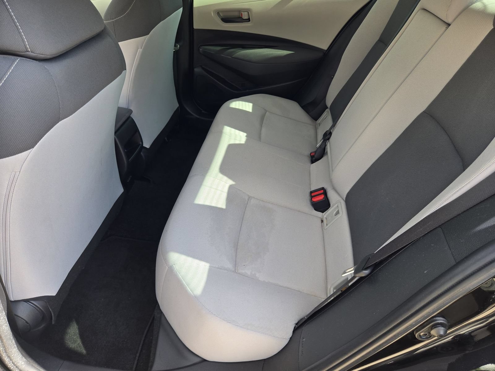 Used 2022 Toyota Corolla LE FWD image 30