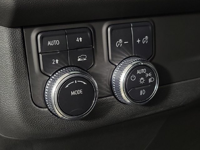 Used 2023 GMC Yukon SLT AWD/4WD image 24