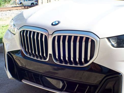 Used 2024 BMW X5 xDrive40i w/ M Sport Package AWD/4WD image 16
