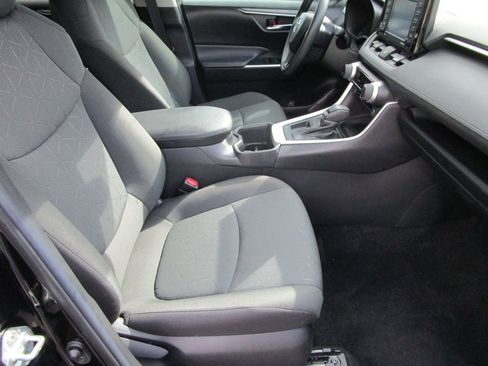 Used 2022 Toyota RAV4 XLE image 23