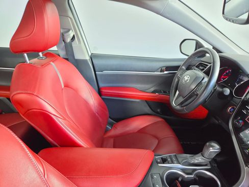 Used 2020 Toyota Camry XSE FWD image 31
