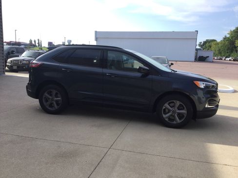 Used 2024 Ford Edge SEL w/ Sport Appearance Package AWD/4WD image 3