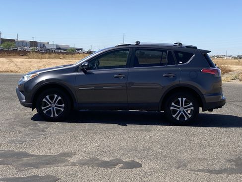 Used 2018 Toyota RAV4 LE w/ Carpet Mat Package AWD/4WD image 6
