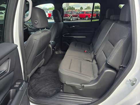 Used 2024 Chevrolet Traverse LS FWD image 10