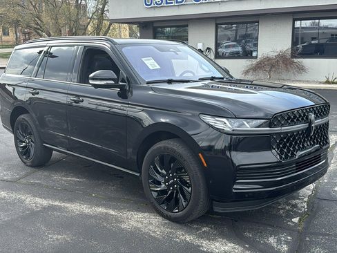 Used 2025 Lincoln Navigator Reserve w/ Jet Appearance Package AWD/4WD image 2