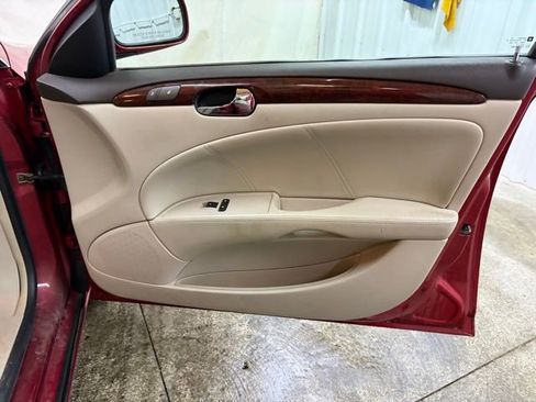 Used 2007 Buick Lucerne CXL image 19