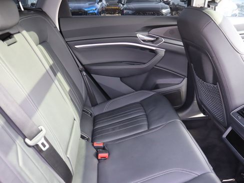 Used 2022 Audi e-tron Premium w/ Convenience Plus Package image 18