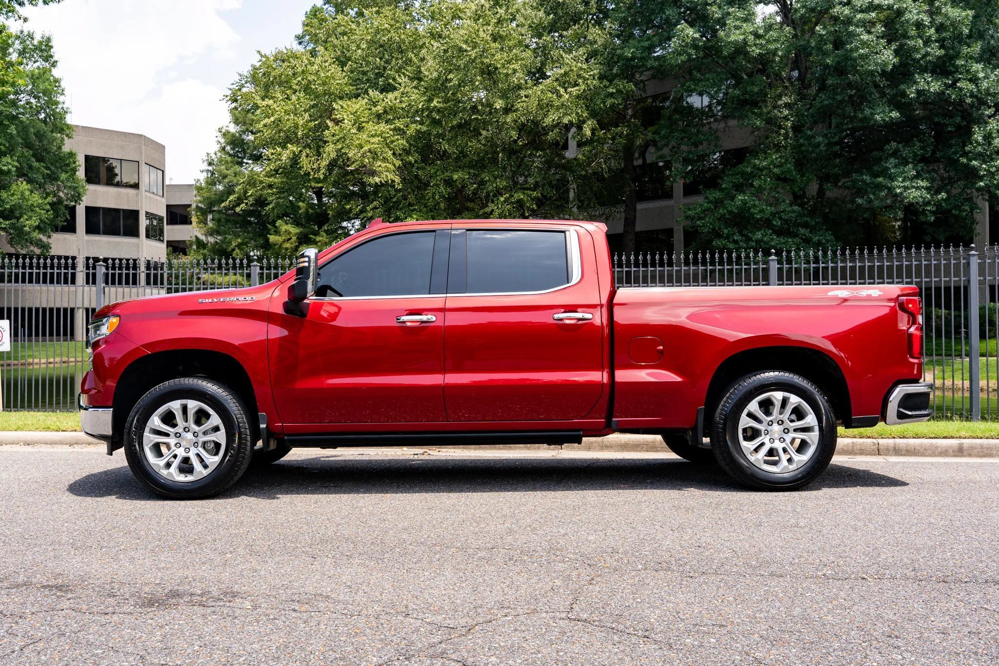 Used 2024 Chevrolet Silverado 1500 LTZ AWD/4WD image 9