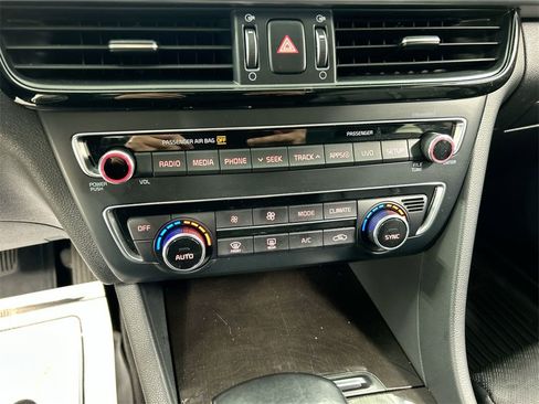 Used 2018 Kia Optima EX w/ Premium Package image 16