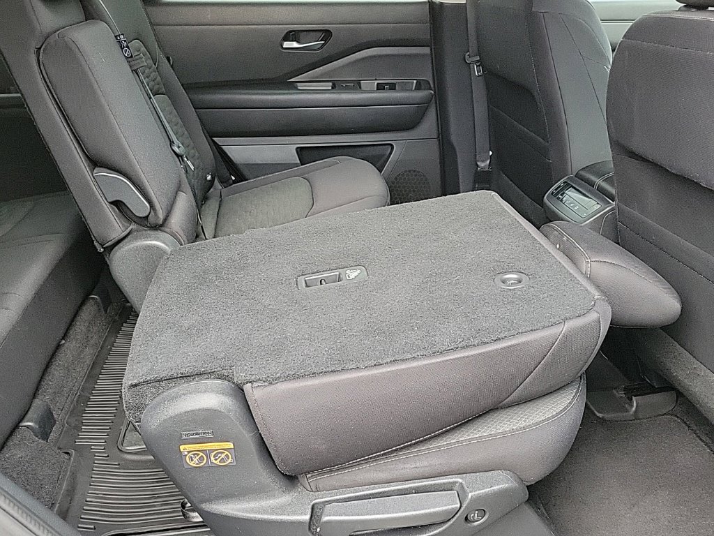 Used 2022 Nissan Pathfinder SV AWD/4WD image 16