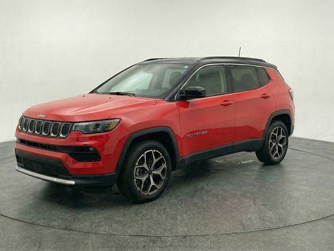 Used 2025 Jeep Compass Limited AWD/4WD image 3