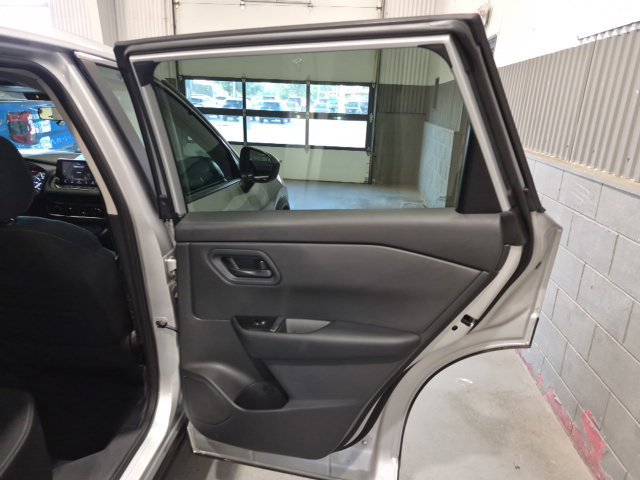Used 2025 Nissan Rogue S AWD/4WD image 21