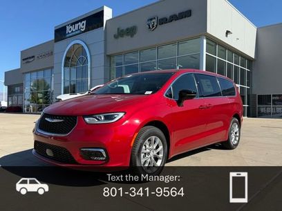 New 2026 Chrysler Pacifica Select