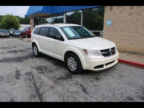Used 2019 Dodge Journey SE FWD image 1