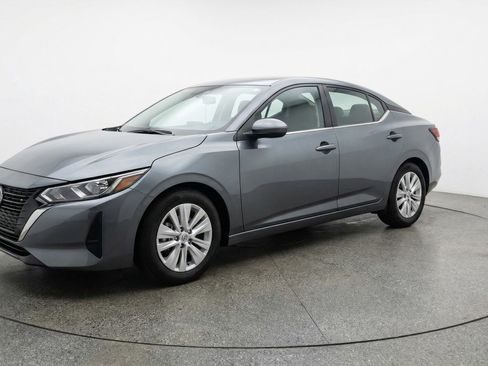Used 2025 Nissan Sentra S FWD image 2