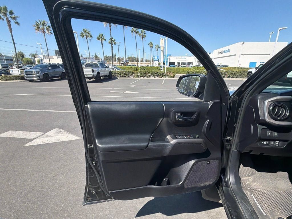 Used 2021 Toyota Tacoma Limited w/ Nightshade Package AWD/4WD image 18
