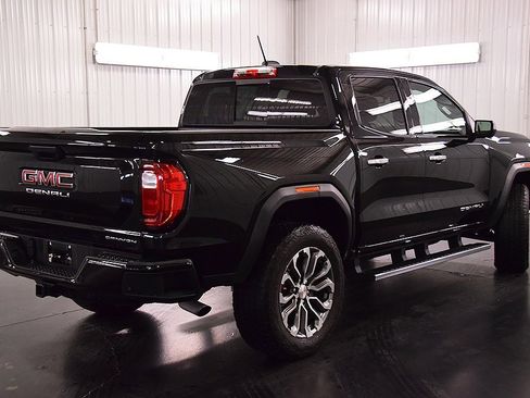 Used 2023 GMC Canyon Denali image 8