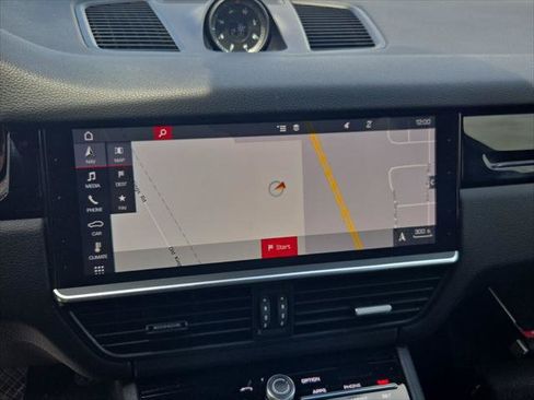 Used 2019 Porsche Cayenne AWD/4WD image 18